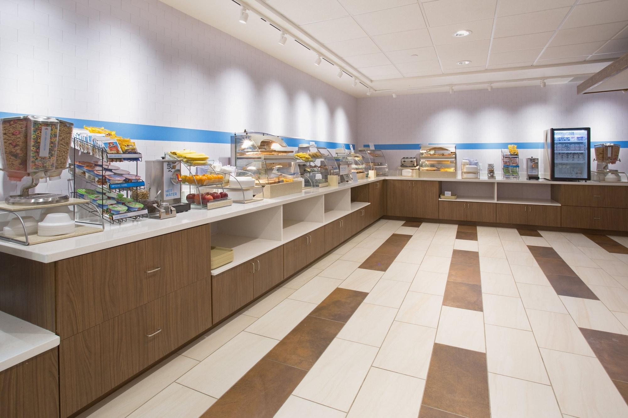 Holiday Inn Express & Suites - Calgary Airport Trail Ne By Ihg Екстер'єр фото