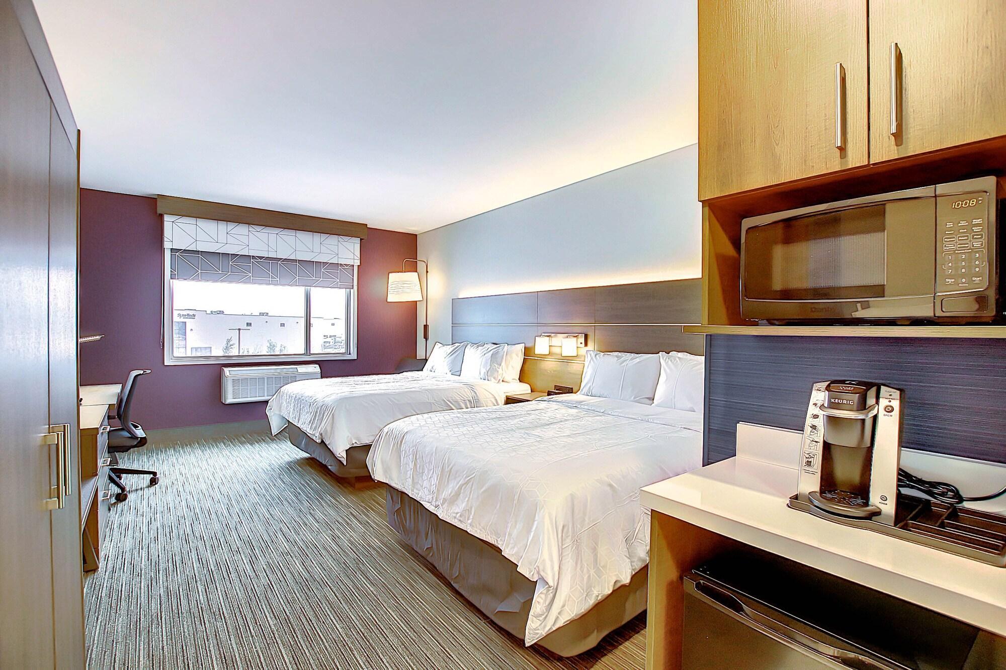 Holiday Inn Express & Suites - Calgary Airport Trail Ne By Ihg Екстер'єр фото
