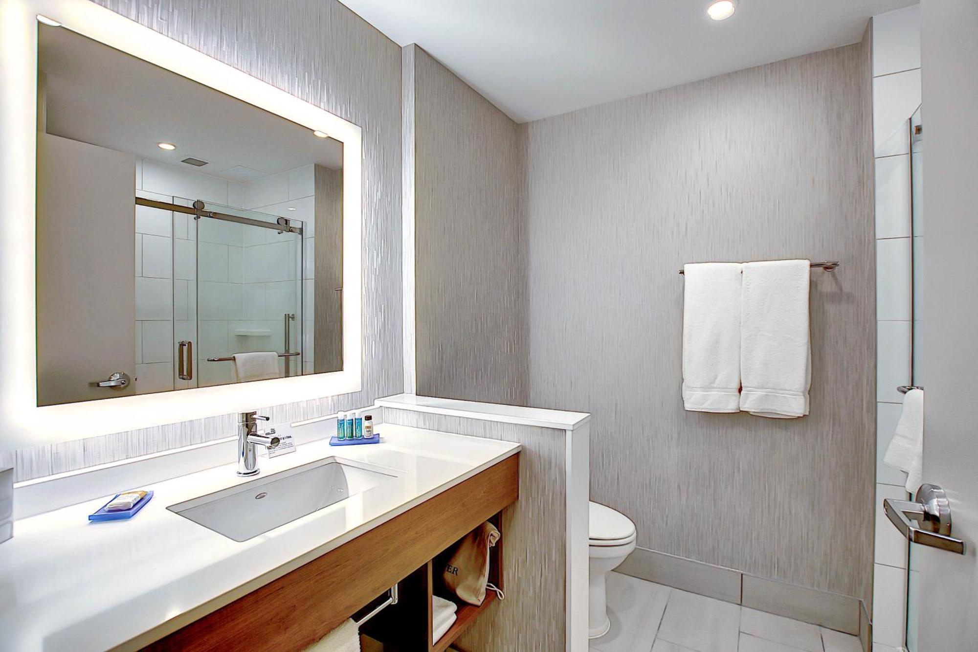 Holiday Inn Express & Suites - Calgary Airport Trail Ne By Ihg Екстер'єр фото