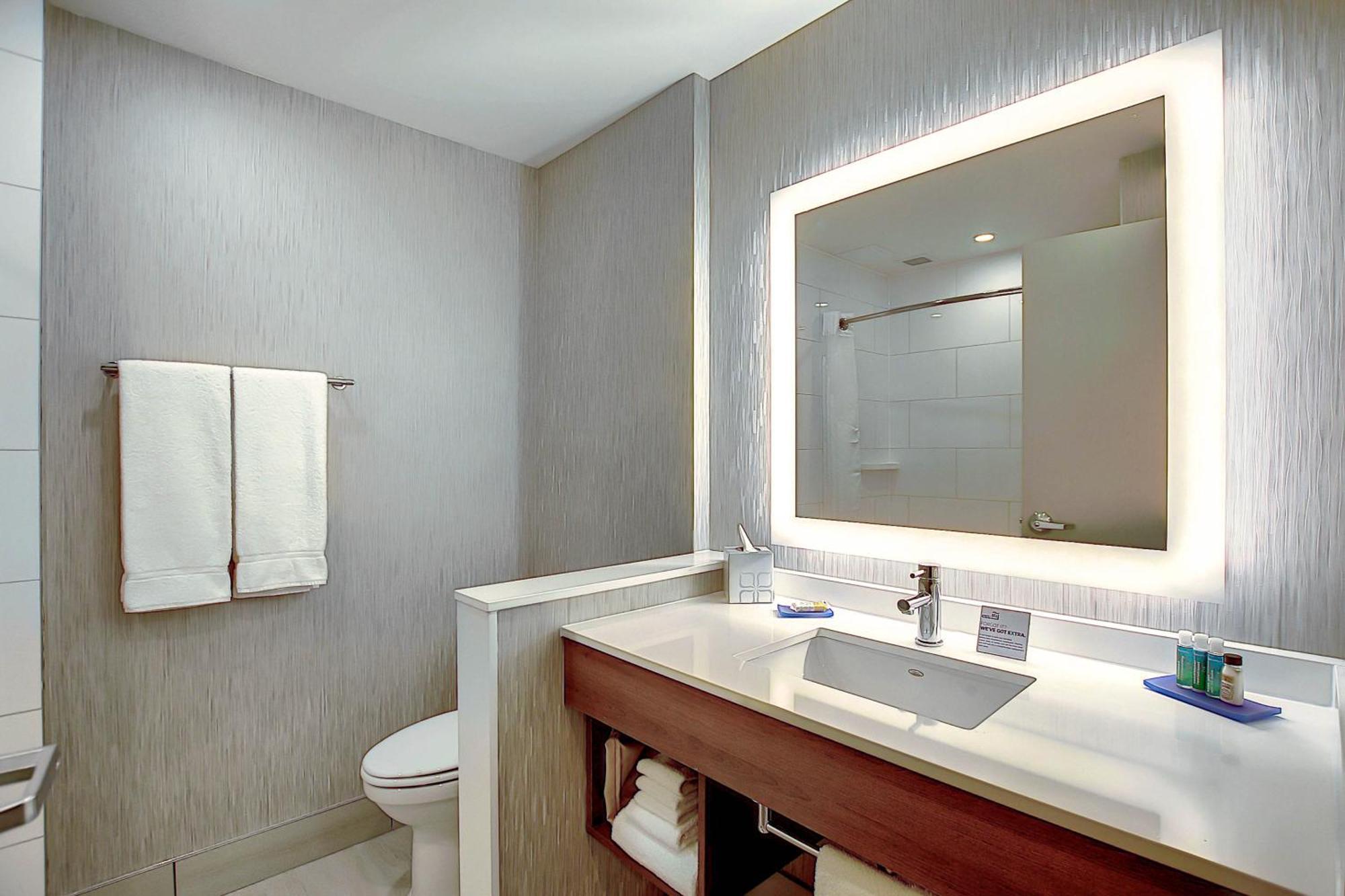 Holiday Inn Express & Suites - Calgary Airport Trail Ne By Ihg Екстер'єр фото