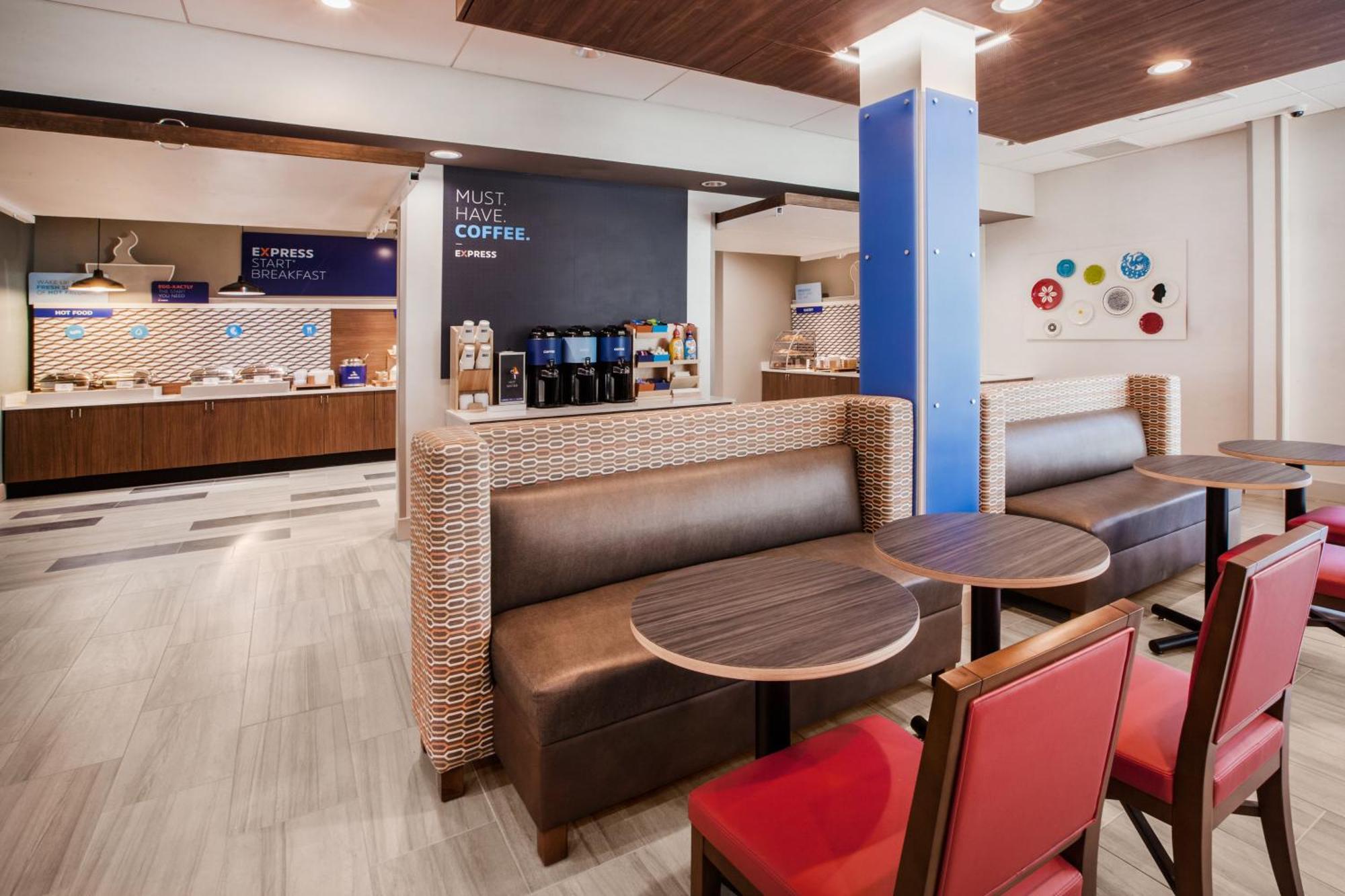 Holiday Inn Express & Suites - Calgary Airport Trail Ne By Ihg Екстер'єр фото
