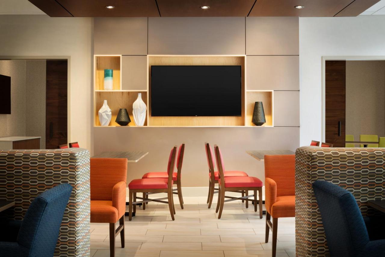Holiday Inn Express & Suites - Calgary Airport Trail Ne By Ihg Екстер'єр фото