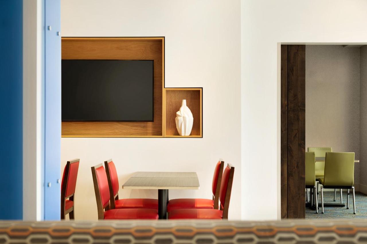 Holiday Inn Express & Suites - Calgary Airport Trail Ne By Ihg Екстер'єр фото